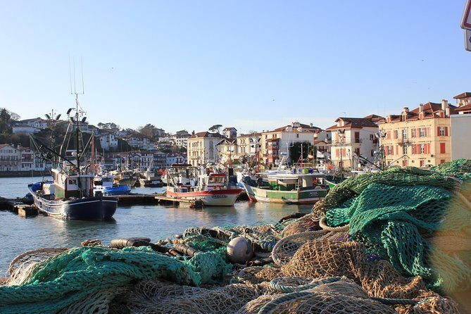 Biarritz and the French Basque Coast Tour from San Sebastian - Saint-Jean-de-Luz: the half-moon bay and the fishing-port rhythm