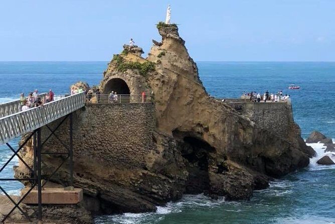 Biarritz & French Basque Coast Private Tour from San Sebastian - Stop 3: Guéthary’s old seafaring vibe and surfer-friendly waves