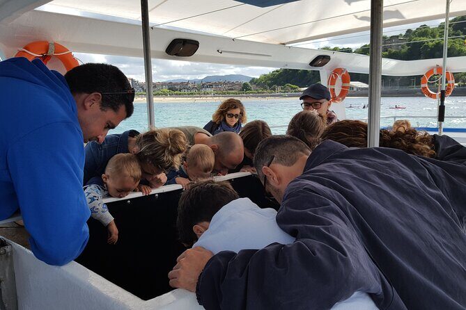 Boat by the Bay and Santa Clara Island in Donostia San Sebastian - Self-guided audio: Scan the QR and get the stories