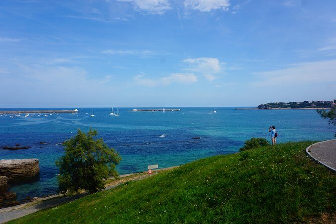 French Basque Coast private full-day tour from San Sebastián - Biarritz by the Sea: Phare de Biarritz and the Old Resort World