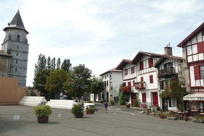 French-Basque Countryside Private tour Discover the hidden beauty of Pyrenees - Stop 3: Ainhoa’s Church-Side Court and Cemetery Traditions