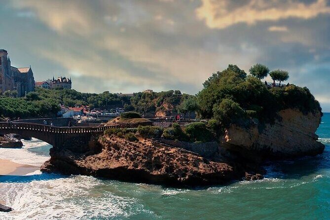 French Coast: Bayonne, Biarritz, San Juan de Luz - Private Tour - How a Guide Like Mateo Makes the Day Feel Easy