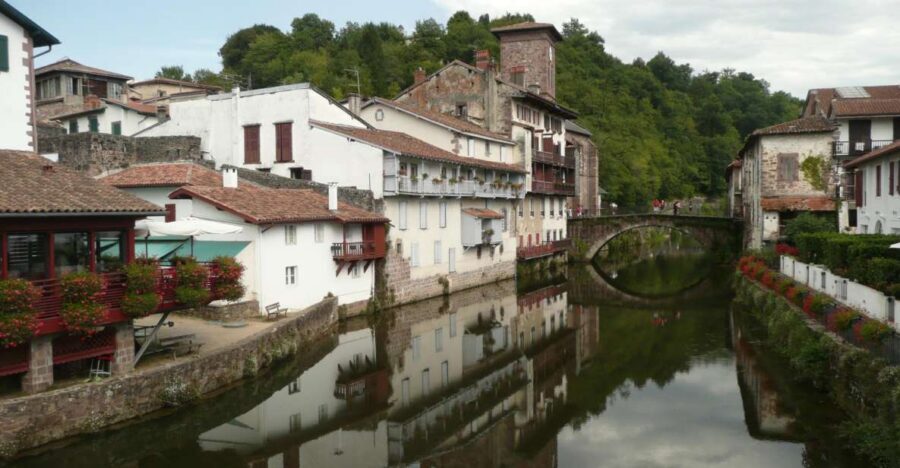 From San Sebastian: French-Basque Countryside Private Tour - Saint-Jean-Pied-de-Port: the Camino entry with Basque street life