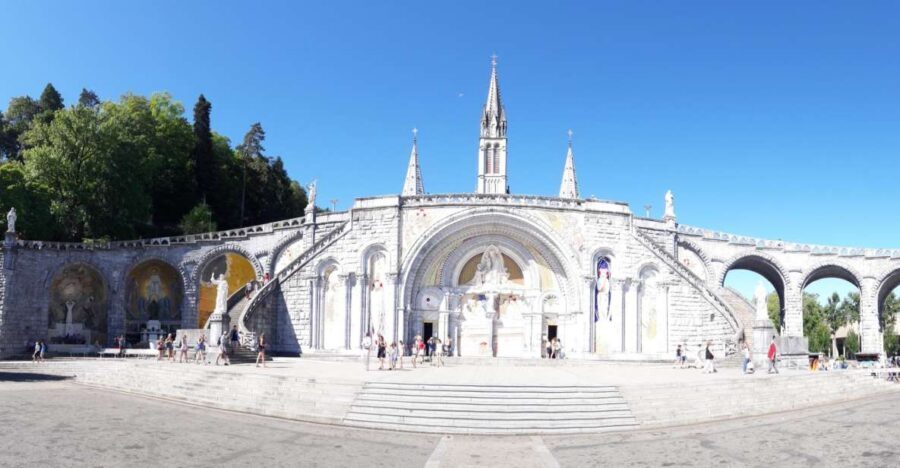 From San Sebastian: Lourdes Private Full-Day Tour - Your guide experience: Basque Guides and real-world helpfulness