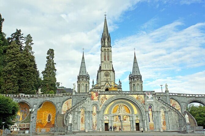 Lourdes Sanctuary tour- Catholic pilgrimage sanctuary - What to expect overall: a structured day, not an open-ended one