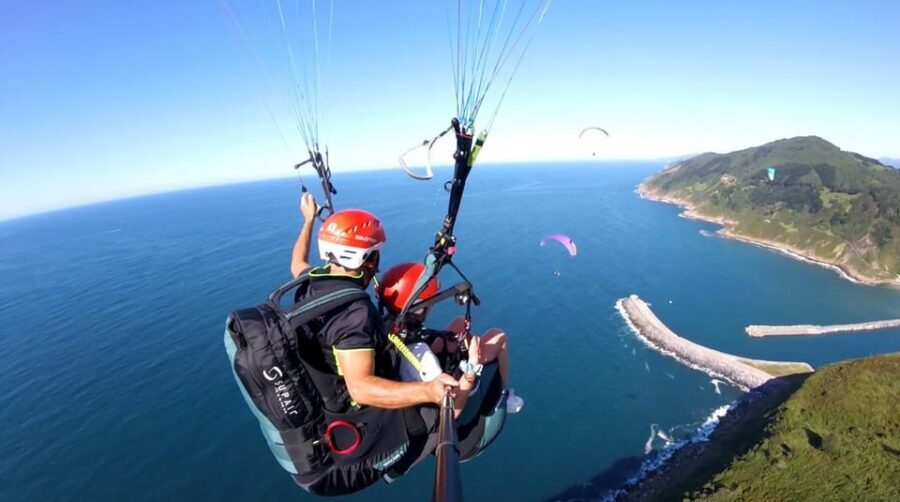 Paragliding in San Sebastian - San Sebastian paragliding: it’s all about the sea-to-mountains view