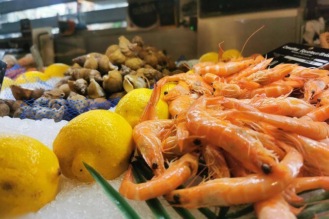 Private French Basque Country Food Tour from San Sebastian - Les Halles in Les Halles: the best bar in the market for oysters, prawns, escargots, and Bordeaux white