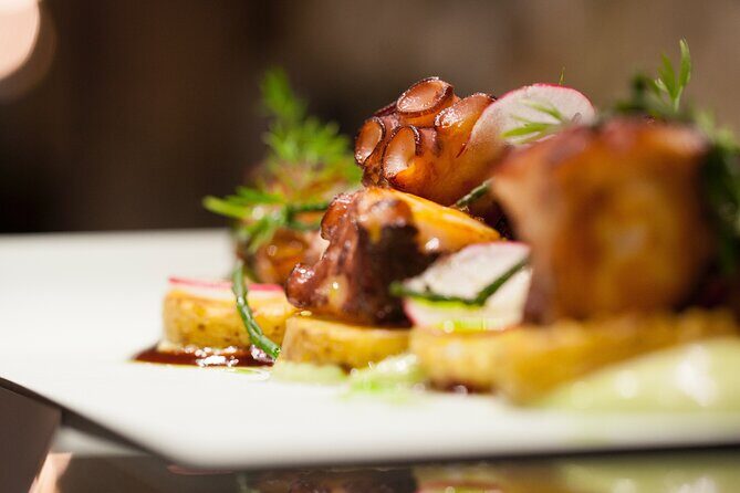 Private Pintxos and Wine Tour in San Sebastián - The main church stop: learning as you walk