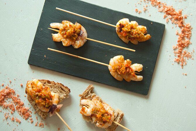 Private Pintxos and Wine Tour in San Sebastián - Meeting up in the Old Town: how the start works