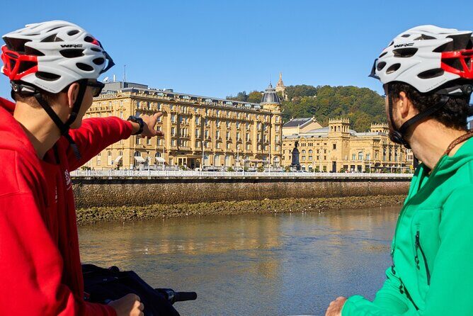 Private San Sebastian Bike Tour - Following the bidegorri bike path: Miramar to Ondarreta