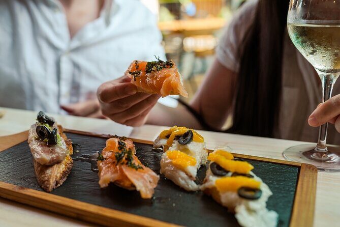 Private San Sebastian Pintxos Tour with Local Guide - Stop 1: Parte Vieja and the txikiteo rhythm