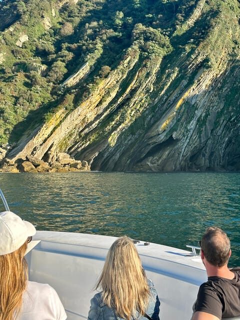 San Sebastian: 2 Bays Evening or Sunset Boat Tour with Cava - Igueldo, Peine del Viento, and Santa Clara Island: Seeing Icons From Sea Level