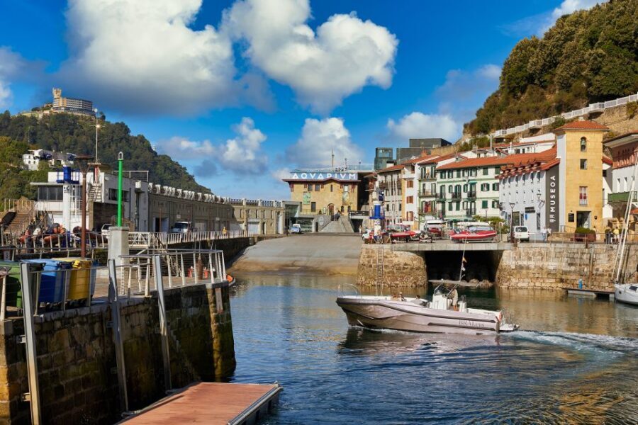 San Sebastian: 2 Bays Evening or Sunset Boat Tour with Cava - Beyond the Main Sights: Ulia, Illurguita, and Sea Views That Feel Different