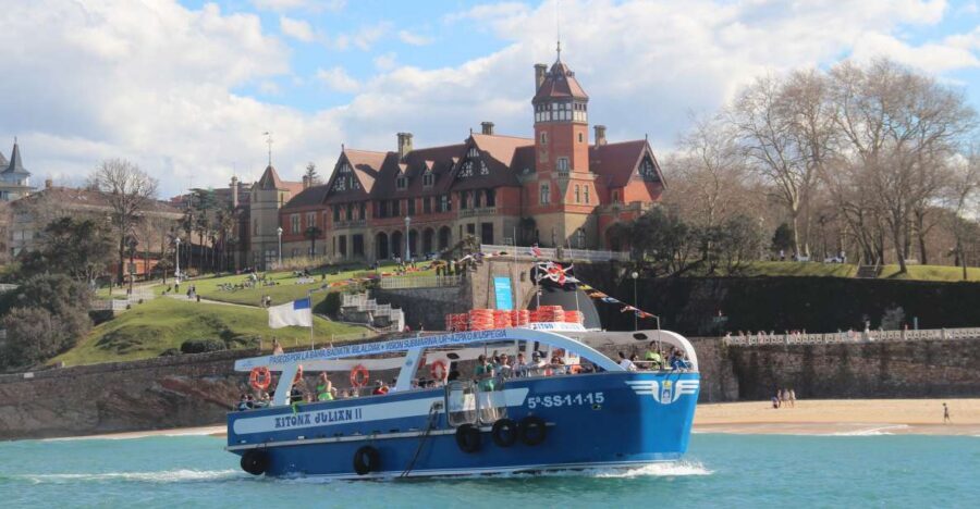 San Sebastian: Boat Tour with Stop at Santa Clara - La Concha Bay landmarks explained through a QR audio guide