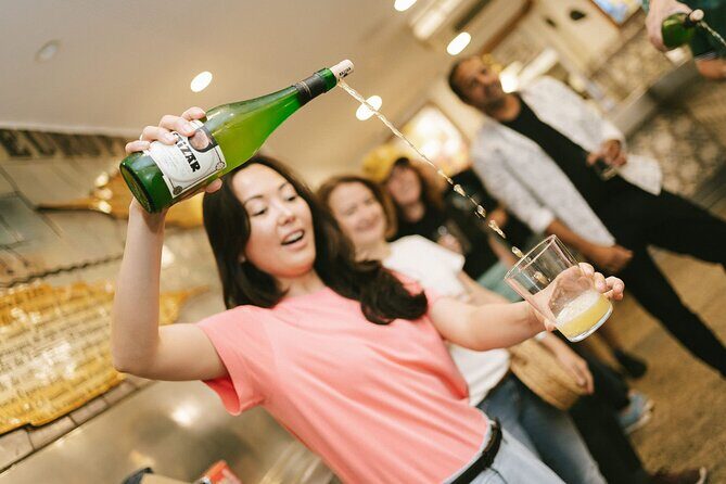 San Sebastian Centro Neighborhood Pintxos & Wine Tour - Tips for getting the most out of your night