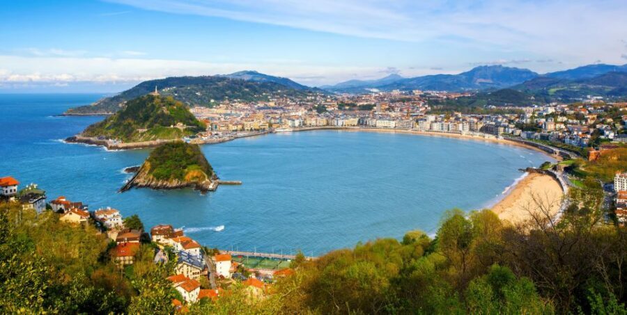 San Sebastian: City Highlights Guided Walking Tour - Puente Maria Cristina: bridges that explain how the city works