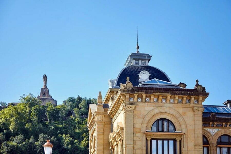 San Sebastian: Express Walk with a Local in 60 minutes - Key highlights worth your time