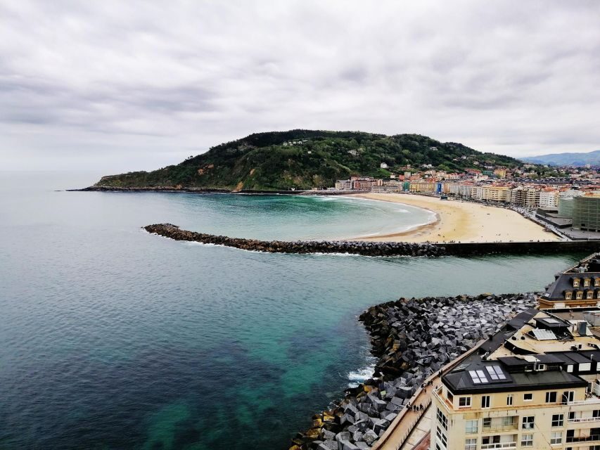 San Sebastian: Express Walk with a Local in 60 minutes - Old Town streets: history, local life, and food plans