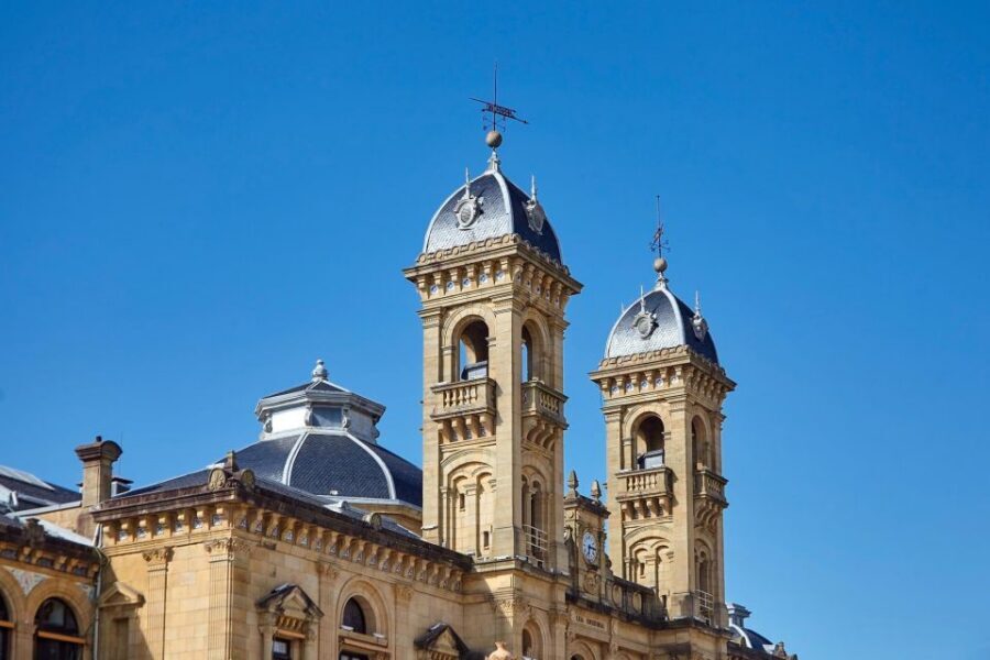San Sebastian: Express Walk with a Local in 60 minutes - What the walk includes (and what it doesn’t)