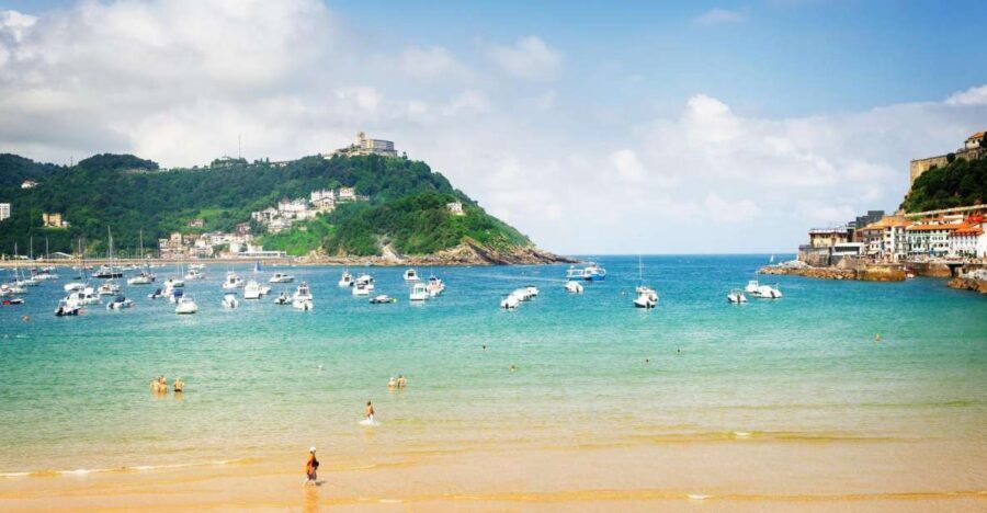 San Sebastian: Express Walk with a Local in 60 minutes - City Hall meeting point: how to start smoothly