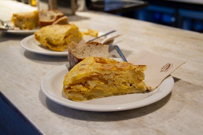 San Sebastian Food & Pintxos Tour with 12 Food & Drinks Tastings - Wine, beer, txakoli, and natural cider: what to expect when you drink