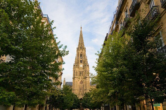 San Sebastian Historic Walking Tour in Small Group - La Concha Beach: a landmark with changing history