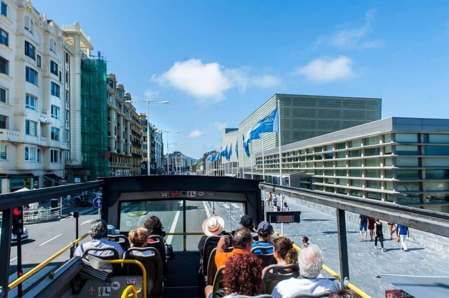 San Sebastian: Hop-On Hop-Off City Tour Bus - A practical route plan: Old Town to Miramar, then back for views