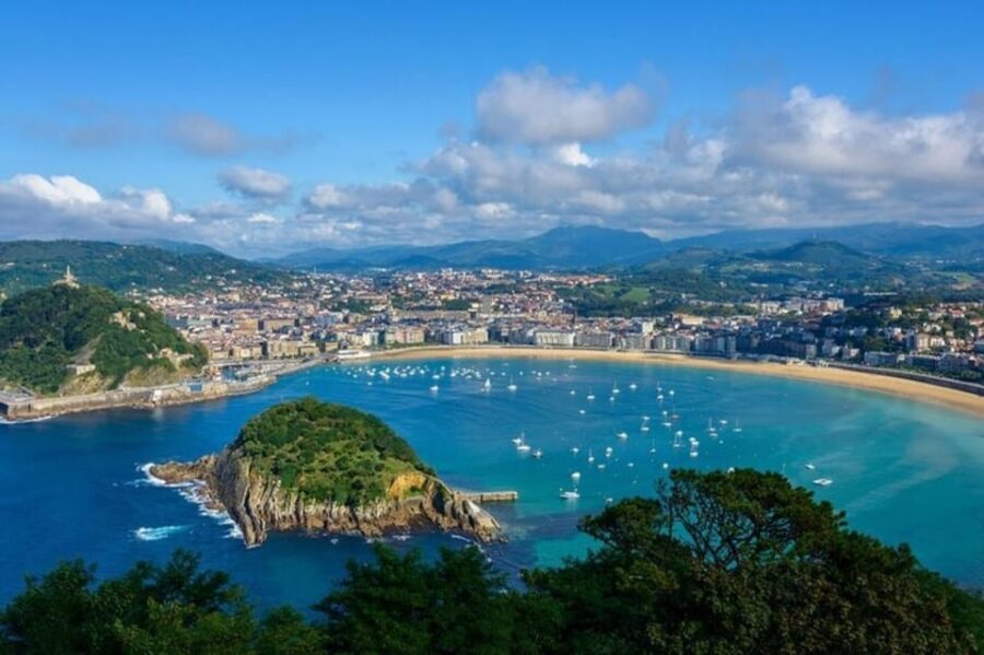San Sebastian : Must-See Attractions Walking Tour - Key things that make this tour worth your time