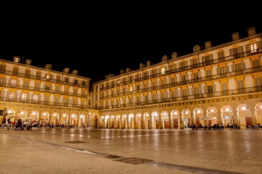 San Sebastian : Must-See Attractions Walking Tour - The value of a 2-hour orientation loop in San Sebastián