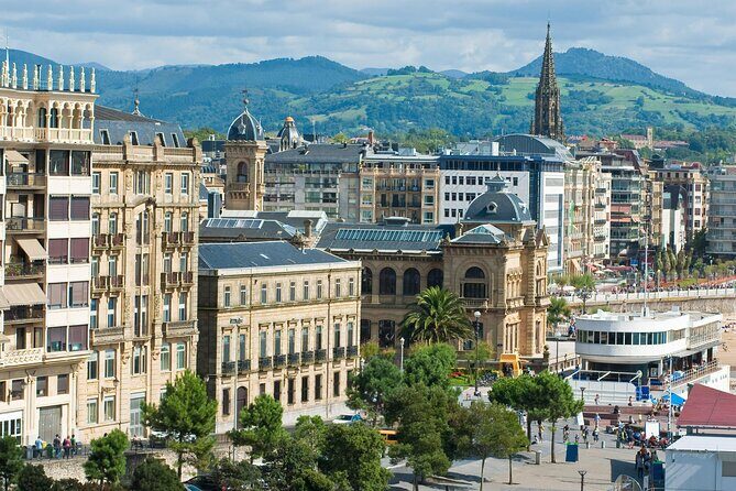 San Sebastian: Old Town Exploration Game and Tour - Who should book this, and who should skip it