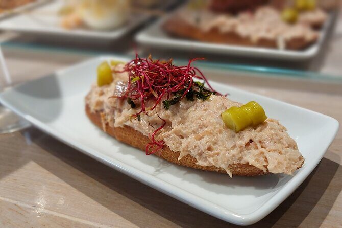 San Sebastián Pintxos Tour: Delicious Food, Drinks & Ambience - Who should book this tour? (and who might not)