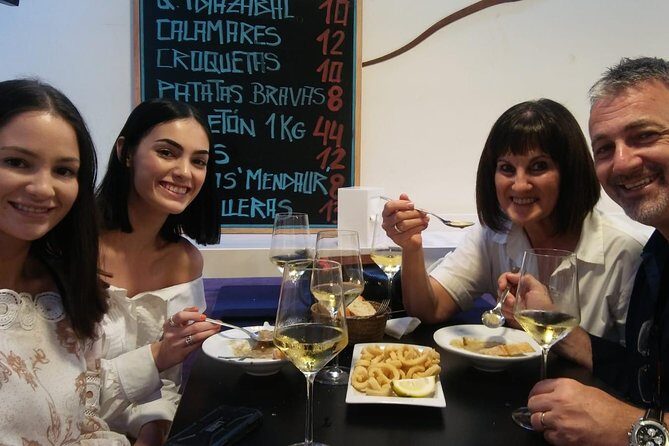 San Sebastian Pintxos Tour for Gourmets in the Old Town - Seven pintxos plus dessert: the pacing strategy you can feel