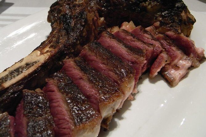 San Sebastián Private Food-Historical tour & meal at a Gastronomy Club - Old Town plus a cooking club meal: what you’re really buying