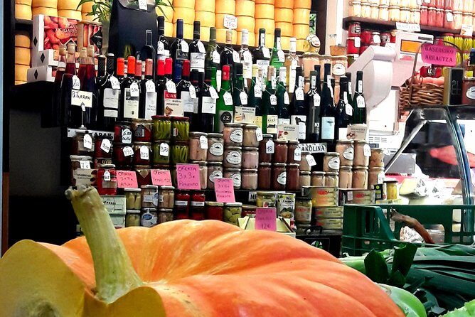 San Sebastián Private Food-Historical tour & meal at a Gastronomy Club - Inside the sociedad: how the club meal works