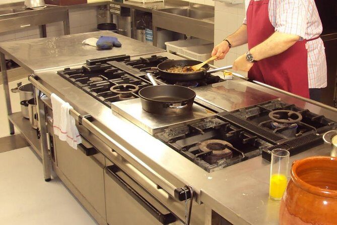 San Sebastián Private Food-Historical tour & meal at a Gastronomy Club - Who should book this San Sebastián food-historical tour