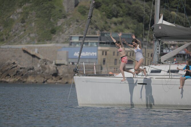 San Sebastian Private Sailing at La Concha Beach & Pasai Donibane - Captain Unai’s private sailing: La Concha, your group, no steering
