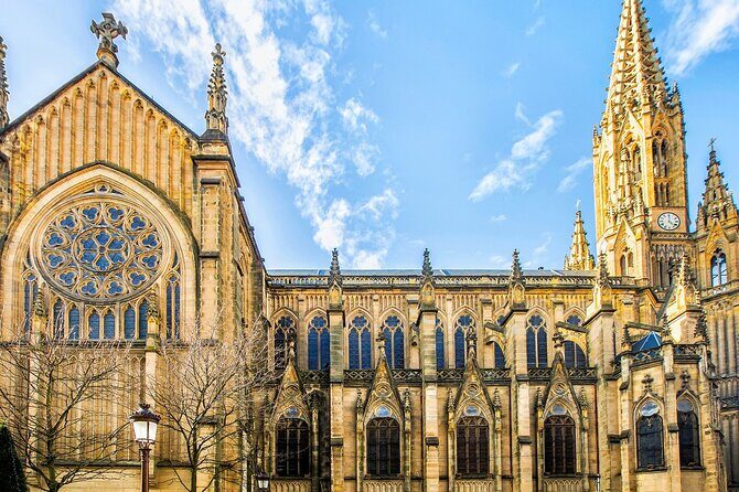 San Sebastian Scavenger Hunt & Highlights Self Guided Audio Tour - Local tips in the app that help you eat like a local