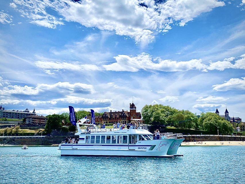 San Sebastian: Sustainable Catamaran Cruise with Audio Guide - Stop 1: La Concha Bay segment and first landmark checks