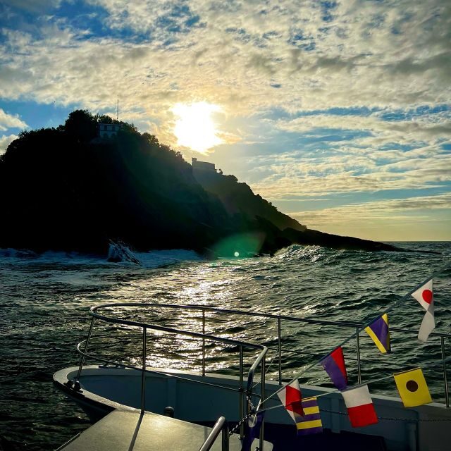 San Sebastian: Sustainable Catamaran Cruise with Audio Guide - The Peine del Viento photo stop: the headliner shot