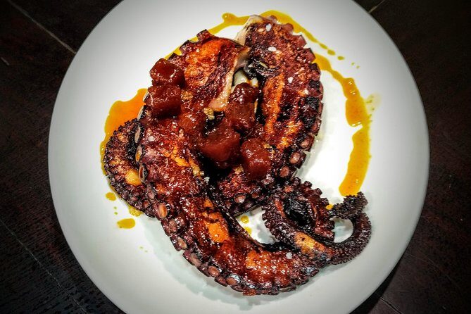 San Sebastián Walking Dinner Tour with Basque Bites - Old Town pacing: seeing more without the map stress
