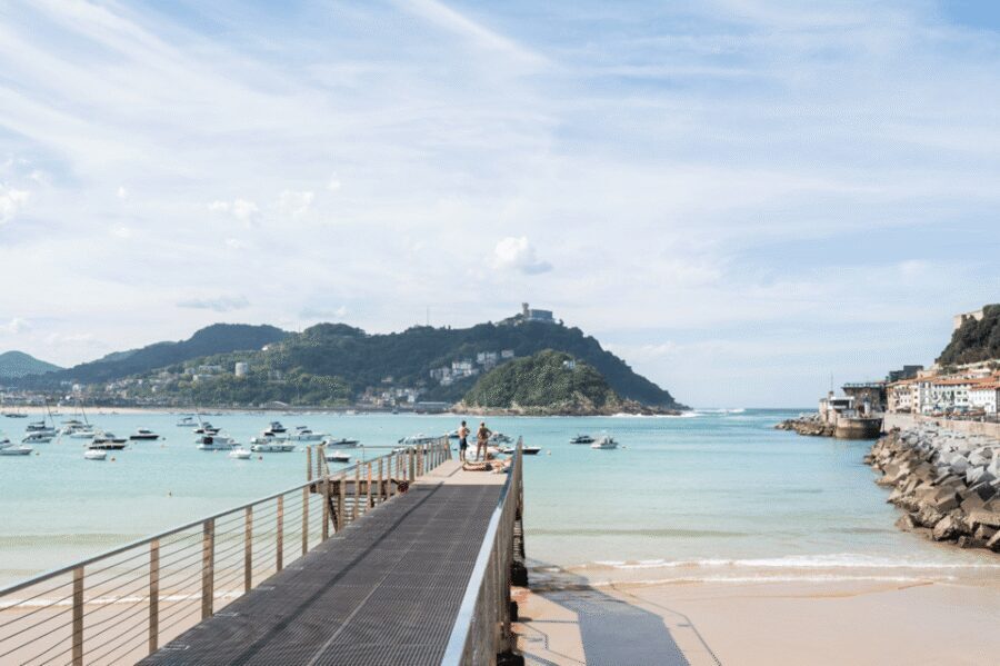 San Sebastian: Walking Tour with Pintxo and Drink - Buen Pastor Cathedral and the Belle Époque scene around Hotel Maria Cristina