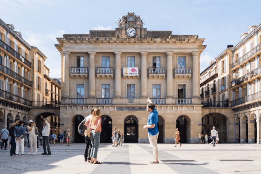 San Sebastian: Walking Tour with Pintxo and Drink - Victoria Eugenia Theatre: where culture shows up