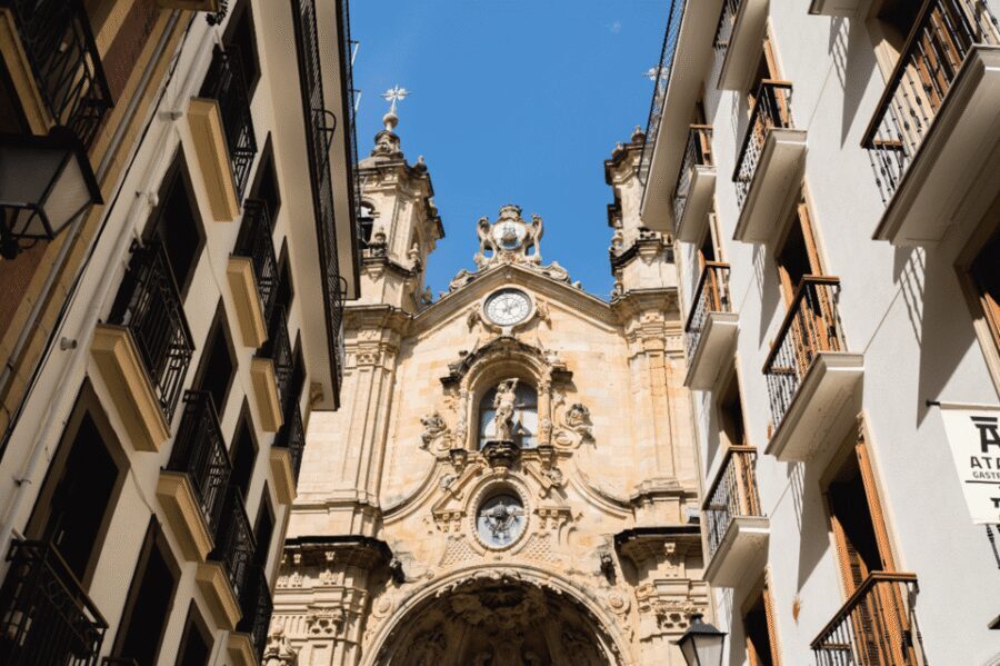 San Sebastian: Walking Tour with Pintxo and Drink - Constitution Plaza to Fermín Calbetón: key anchors before the food stop