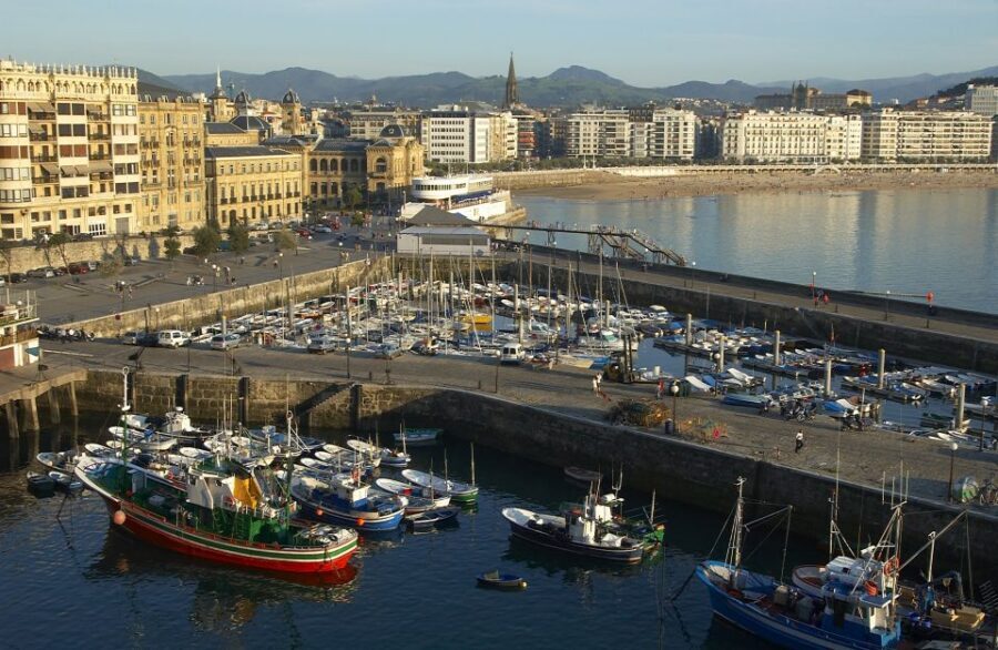 San Sebastian: Walking Tour with Pintxo and Drink - The pintxo and drink ending: what you get, and what it means