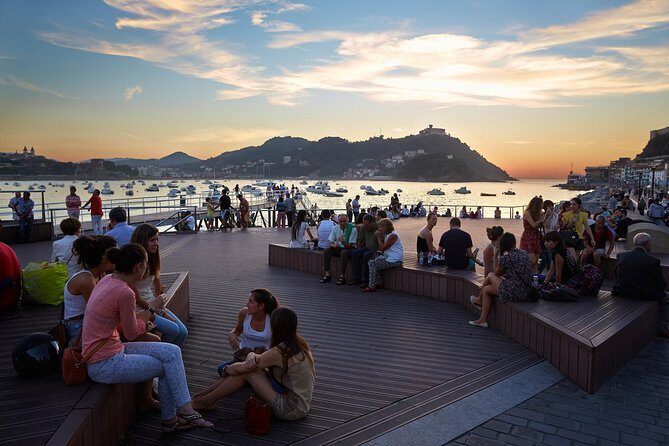 San Sebastian walking tour with pintxo and drink option - English-language tours: a useful tip for clear listening