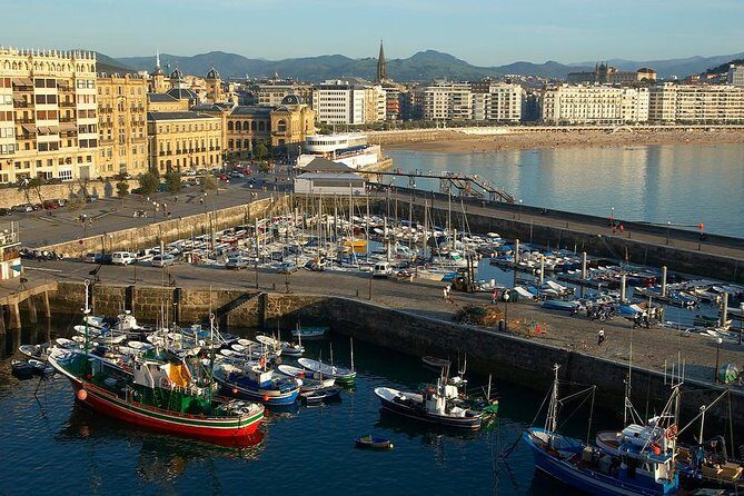 San Sebastian walking tour with pintxo and drink option - Walking comfort and weather reality (because San Sebastián does what it wants)
