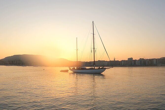 Sunrise SUP tour & breakfast - Private stand up paddle boarding experience - La Concha Bay at dawn: what the water and views are like